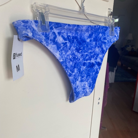 Fused Hawaii size Medium Bikini bottom blues and white - Picture 9 of 13